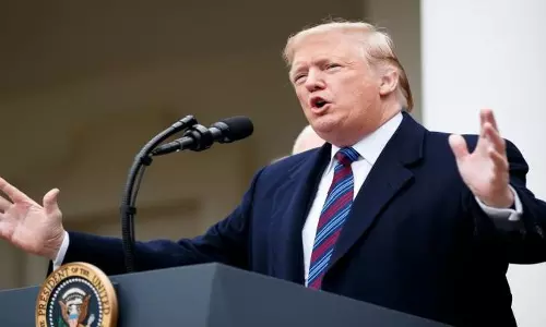 Trump रिपब्लिकन से रूसी तेल खरीदारों पर टैरिफ़ लगाने संबंधी क़ानून रोकने को कहेंगे