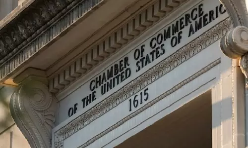 US चैंबर ऑफ कॉमर्स ने एच-1बी वीजा को लेकर ट्रम्प प्रशासन पर मुकदमा दायर किया US चैंबर ऑफ कॉमर्स ने एच-1बी वीजा को लेकर ट्रम्प प्रशासन पर मुकदमा दायर किया