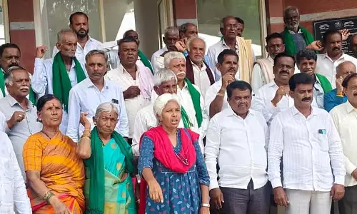 Karnataka : 3 महीने से डीनोटिफिकेशन जारी नहीं होने पर संघर्ष फिर से शुरू करने की चेतावनी Karnataka : 3 महीने से डीनोटिफिकेशन जारी नहीं होने पर संघर्ष फिर से शुरू करने की चेतावनी