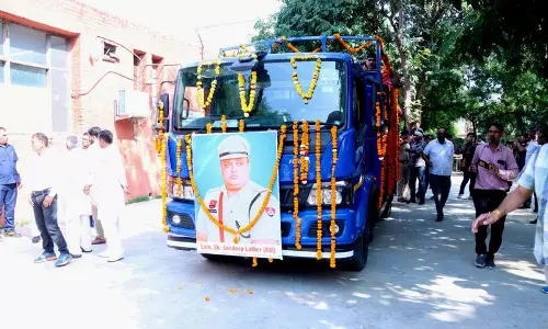 ASI संदीप का राजकीय सम्मान के साथ अंतिम संस्कार, परिवार ने की निष्पक्ष जांच की मांग ASI संदीप का राजकीय सम्मान के साथ अंतिम संस्कार, परिवार ने की निष्पक्ष जांच की मांग