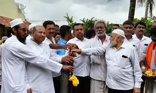 Harohalli : दलितों ने कब्रिस्तान मुद्दे के समाधान की मांग की Harohalli : दलितों ने कब्रिस्तान मुद्दे के समाधान की मांग की