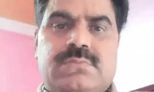 Farrukhabad: प्रशासन की निगरानी में अवधेश मिश्रा के करीबी लोग Farrukhabad: प्रशासन की निगरानी में अवधेश मिश्रा के करीबी लोग