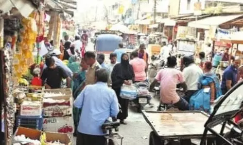 Bareilly: सिकलापुर से रोडवेज तक रेंगते वाहन, लोगों का बुरा हाल Bareilly: सिकलापुर से रोडवेज तक रेंगते वाहन, लोगों का बुरा हाल