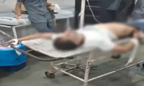 बुजुर्ग ने की खुदकुशी की कोशिश, थाने के सामने मचा हड़कंप