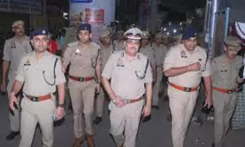 Bareilly: दीपावली पर शांति व्यवस्था बनाए रखने को फ्लैग मार्च Bareilly: दीपावली पर शांति व्यवस्था बनाए रखने को फ्लैग मार्च