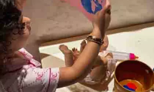 Priyanka की नन्ही सी बेटी मालती ने अपने अंदर के कलाकार को दिखाया Priyanka की नन्ही सी बेटी मालती ने अपने अंदर के कलाकार को दिखाया