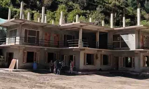 Himachal: कक्षाएं पटरी पर लौटीं, मानसून की तबाही के बाद गुशैनी स्कूल को मिला नया घर Himachal: कक्षाएं पटरी पर लौटीं, मानसून की तबाही के बाद गुशैनी स्कूल को मिला नया घर