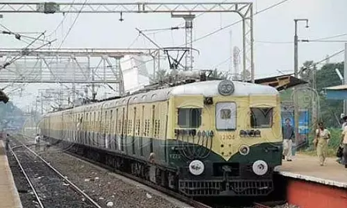 Tamil Nadu : 20 अक्टूबर दिवाली पर सबअर्बन ट्रेनें रविवार के शेड्यूल के अनुसार चलेंगी Tamil Nadu : 20 अक्टूबर दिवाली पर सबअर्बन ट्रेनें रविवार के शेड्यूल के अनुसार चलेंगी