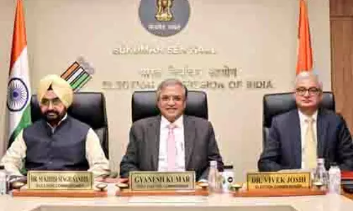 Bihar: चुनाव से पहले सख्ती, चुनाव आयोग ने अवैध गतिविधियों पर कसा शिकंजा Bihar: चुनाव से पहले सख्ती, चुनाव आयोग ने अवैध गतिविधियों पर कसा शिकंजा