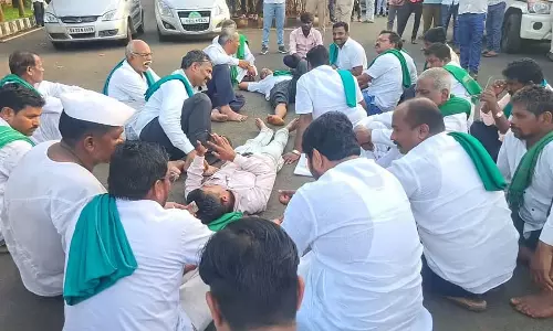 Belgaum : किसानों ने गन्ने के लिए ₹3,300 मांगे Belgaum : किसानों ने गन्ने के लिए ₹3,300 मांगे