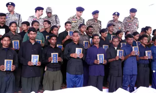 पिछले तीन दिन में 405 नक्सलियों ने डाले हथियार, नक्सलवाद का अंत अब बेहद नजदीक दिख रहा