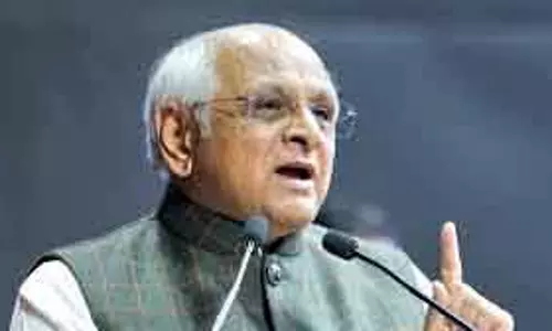 गुजरात कैबिनेट फेरबदल से पहले सभी 16 मंत्रियों ने मुख्यमंत्री को इस्तीफा सौंपा गुजरात कैबिनेट फेरबदल से पहले सभी 16 मंत्रियों ने मुख्यमंत्री को इस्तीफा सौंपा