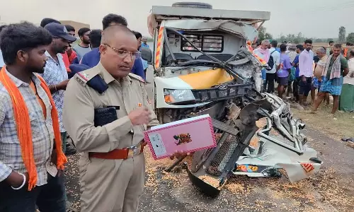 हावेरी हाईवे पर हादसा: तीन लोगों की मौत हावेरी हाईवे पर हादसा: तीन लोगों की मौत