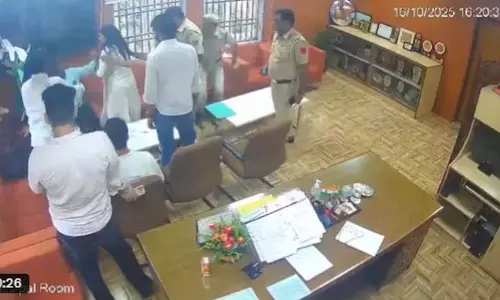DU के प्रोफेसर को प्रिंसिपल ऑफिस में डूसू के संयुक्त सचिव ने थप्पड़ मारा