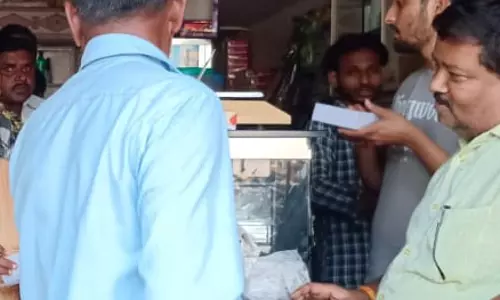 मिठाई दुकानों और रेस्टोरेंट्स में छापेमारी हुई