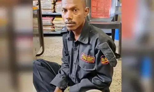 सिक्योरिटी गार्ड ने सुपरवाइजर को कुल्हाड़ी से काट डाला, फिर किया आत्मसमर्पण सिक्योरिटी गार्ड ने सुपरवाइजर को कुल्हाड़ी से काट डाला, फिर किया आत्मसमर्पण