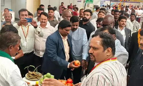 Mundargi : चंदनवा जिसने विदेशियों का ध्यान खींचा Mundargi : चंदनवा जिसने विदेशियों का ध्यान खींचा