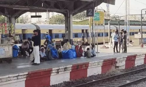 Panipat: ट्रेन लेट होने से पानीपत में हाहाकार, यात्री परेशान Panipat: ट्रेन लेट होने से पानीपत में हाहाकार, यात्री परेशान