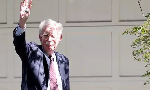 Bolton अभियोग बनाम ट्रम्प के हटाए गए दस्तावेज़ मामला: मुख्य अंतर
