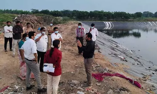 Raichur : मेयर, कमिश्नर ने सॉलिड वेस्ट मैनेजमेंट के काम का निरीक्षण किया