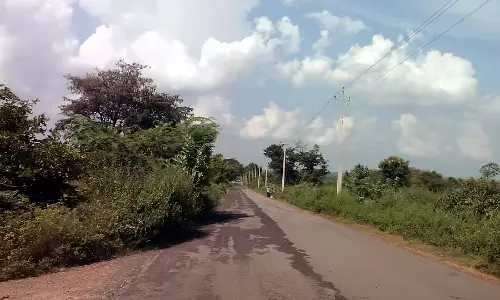 Karnataka : बारिश के कारण करीब 16 km सड़क खराब हो गई Karnataka : बारिश के कारण करीब 16 km सड़क खराब हो गई