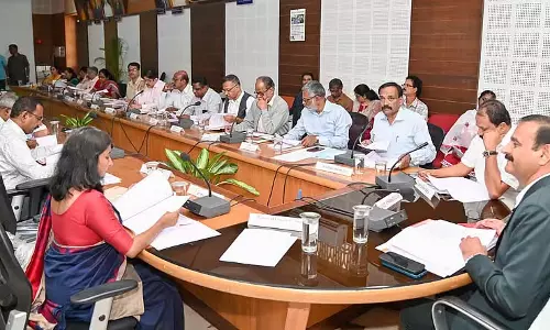 रिटायर लोगों की पेंशन के पैसे के लिए संघर्ष: सरकार से संपर्क करने का फैसला