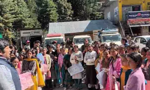 Banjar में छात्रों ने किया प्रदर्शन, कॉलेज भवन के शीघ्र निर्माण की मांग