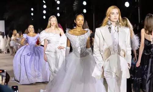 Riyadh Fashion वीक की शुरुआत, विविएन वेस्टवुड और सऊदी क्राफ़्ट्स का दिखा संगम