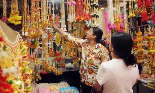 Amritsar: दिवाली के नजदीक आते ही शहर में उत्सव का माहौल