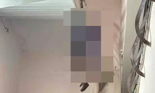 Gwalior में एक बंद मॉल में महिला फंदे से लटकी मिली Gwalior में एक बंद मॉल में महिला फंदे से लटकी मिली