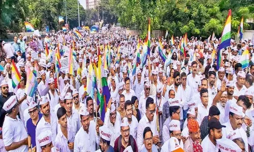 Jain Boarding के फैसले के खिलाफ प्रदर्शन, कलेक्टर कार्यालय तक मार्च