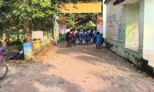 ओडिशा में आग बुझाने का स्टंट गलत, 9वीं कक्षा का छात्र गंभीर रूप से झुलसा ओडिशा में आग बुझाने का स्टंट गलत, 9वीं कक्षा का छात्र गंभीर रूप से झुलसा