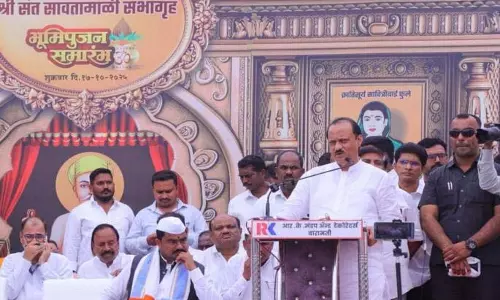 Ajit Pawar: बुद्धिमान लोगों ने रेत और लोहे की सलाखें चुराईं