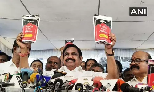 एआईएडीएमके नेता पलानीस्वामी ने विधानसभा में DMK पर किया कटाक्ष एआईएडीएमके नेता पलानीस्वामी ने विधानसभा में DMK पर किया कटाक्ष