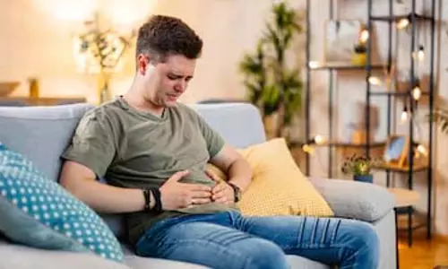 Acid Reflux से राहत का आसान तरीका, धीरे खाएं, ध्यान से खाएं Acid Reflux से राहत का आसान तरीका, धीरे खाएं, ध्यान से खाएं