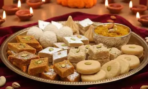 फेस्टिव सीज़न में शेफ्स का तड़का, Traditional Sweets और ग्लोबल फ्लेवर्स का मॉडर्न फ्यूज़न फेस्टिव सीज़न में शेफ्स का तड़का, Traditional Sweets और ग्लोबल फ्लेवर्स का मॉडर्न फ्यूज़न