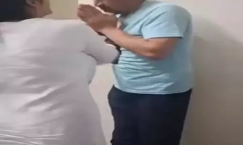 BREAKING: हॉस्पिटल में स्टाफ नर्स से छेड़छाड़ करता पकड़ाया EX आर्मीमैन, FIR दर्ज BREAKING: हॉस्पिटल में स्टाफ नर्स से छेड़छाड़ करता पकड़ाया EX आर्मीमैन, FIR दर्ज
