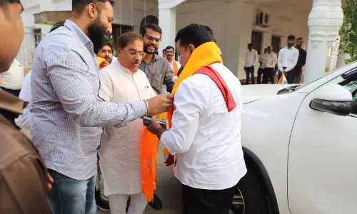 उपमुख्यमंत्री विजय शर्मा का भाजपा नेता अशोक बजाज ने किया आत्मीय स्वागत