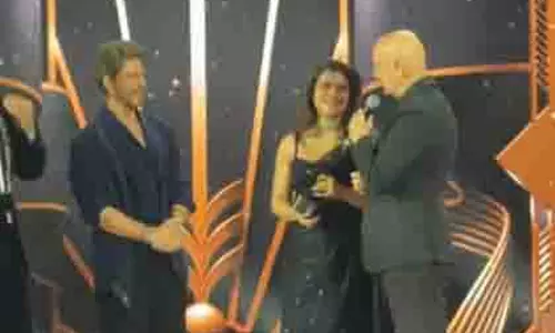 SRK, काजोल, अनुपम खेर फिल्मफेयर में फिर से दिखे, DDLJ का जादू फिर से जगाया SRK, काजोल, अनुपम खेर फिल्मफेयर में फिर से दिखे, DDLJ का जादू फिर से जगाया