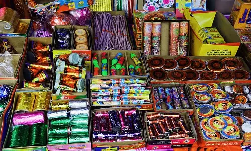 Kolkata पुलिस ने हरित पटाखे जलाने की समय सीमा तय की