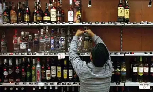 शराब की दुकानों के लिए एक दिन में 25 हजार आवेदन