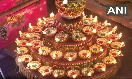 कोलकाता में दिवाली की खरीदारी के लिए बाजारों में उमड़ी भीड़, 20 अक्टूबर से त्योहार की शुरुआत
