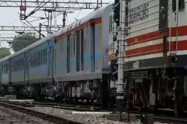 टाइम बम होने की अफवाह फैलाई ट्रेन में, दो सगे भाई गिरफ्तार टाइम बम होने की अफवाह फैलाई ट्रेन में, दो सगे भाई गिरफ्तार