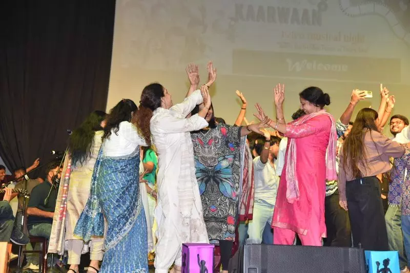 सोनीपत विश्वविद्यालय में रेट्रो संगीत संध्या ने दर्शकों को मंत्रमुग्ध कर दिया सोनीपत विश्वविद्यालय में रेट्रो संगीत संध्या ने दर्शकों को मंत्रमुग्ध कर दिया