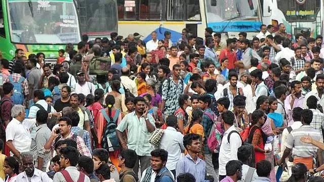 Diwali : 4,067 बसें चलीं - दो दिनों में 3.5 लाख लोगों ने यात्रा की Diwali : 4,067 बसें चलीं - दो दिनों में 3.5 लाख लोगों ने यात्रा की