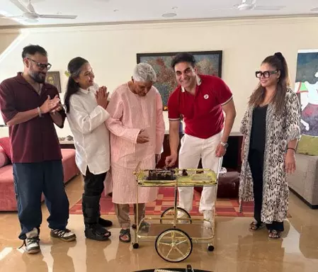 शबाना आजमी ने अरबाज खान को बेटी के जन्म पर दी बधाई शबाना आजमी ने अरबाज खान को बेटी के जन्म पर दी बधाई