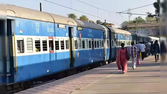 Diwali festival : साउथ वेस्टर्न रेलवे की स्पेशल ट्रेन सर्विस Diwali festival : साउथ वेस्टर्न रेलवे की स्पेशल ट्रेन सर्विस