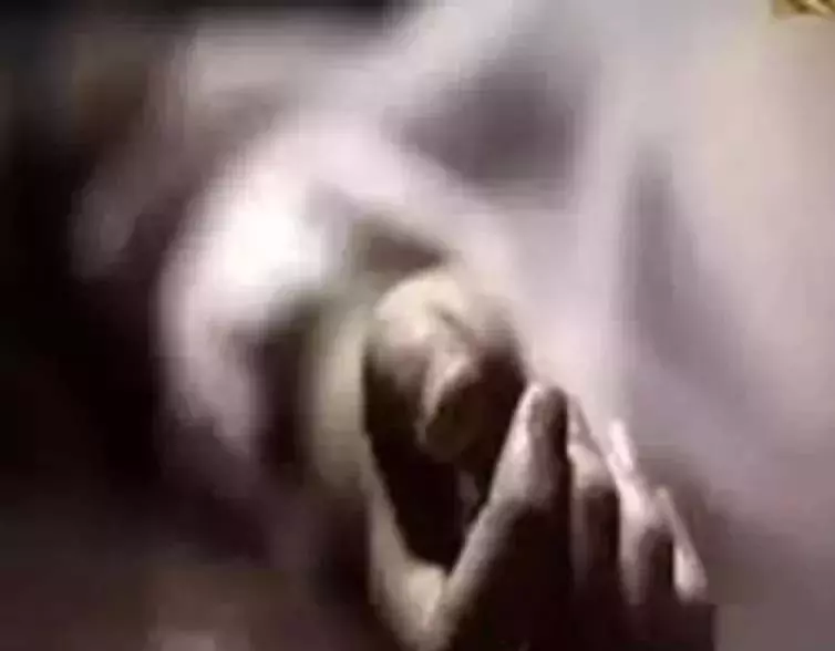 रायपुर : एक्सीडेंट करने वाले युवक को लोगों ने किया प्रताड़ित, कर ली खुदकुशी रायपुर : एक्सीडेंट करने वाले युवक को लोगों ने किया प्रताड़ित, कर ली खुदकुशी