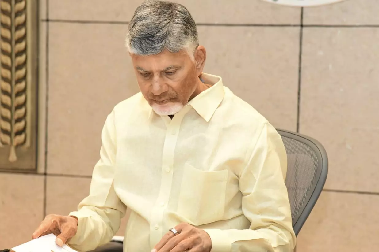 Andhra Pradesh में मुफ्त रेत नीति पर सीएम सख्त, दुरुपयोग रोकने की तैयारी Andhra Pradesh में मुफ्त रेत नीति पर सीएम सख्त, दुरुपयोग रोकने की तैयारी