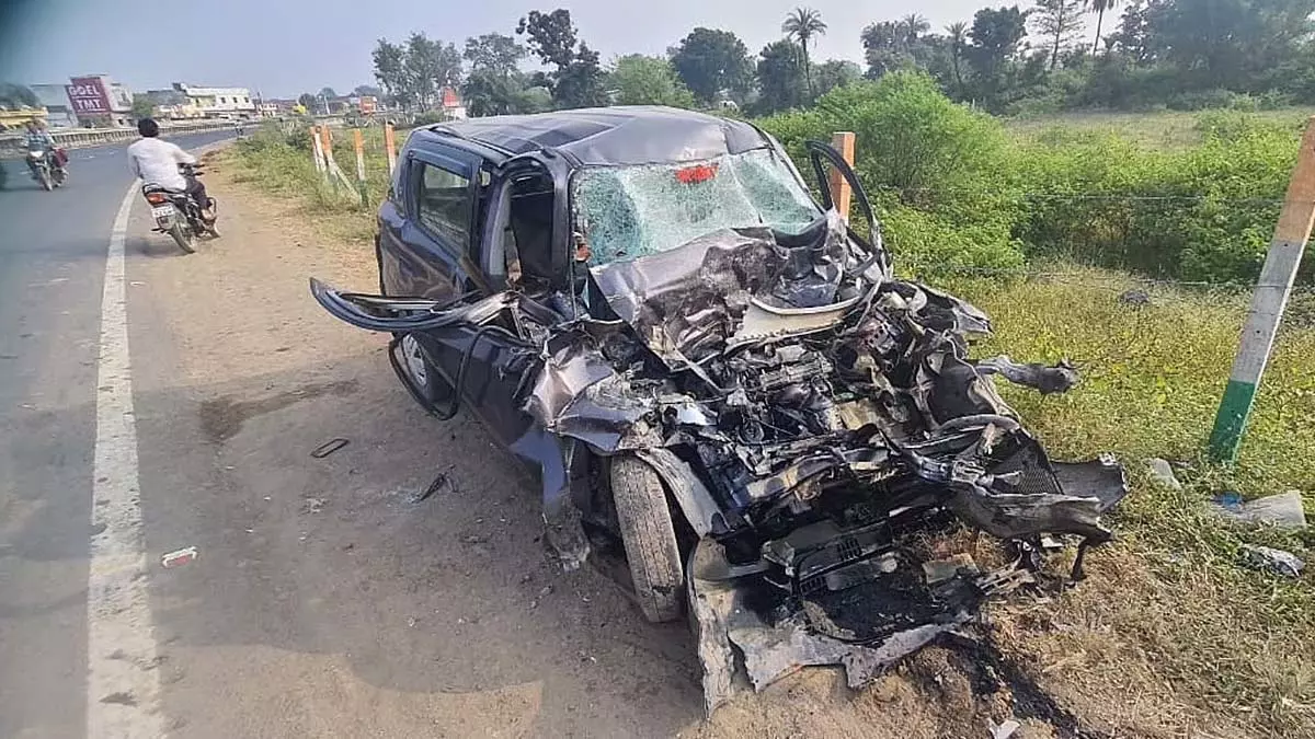 MP : धनतेरस पर उज्जैन में कार और डंपर की आमने-सामने टक्कर में तीन युवकों की मौत MP : धनतेरस पर उज्जैन में कार और डंपर की आमने-सामने टक्कर में तीन युवकों की मौत